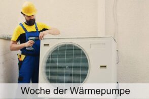 Handwerker Installiert Wärmepumpe